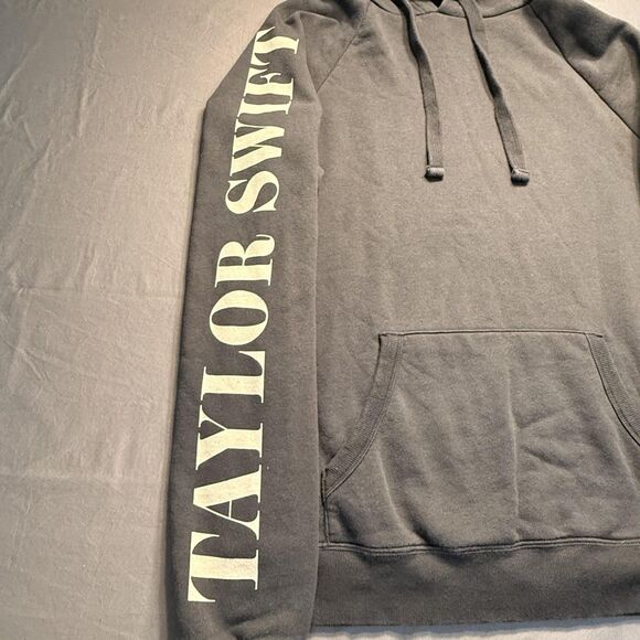 Taylor Swift Hoodie Mens Medium The Eras Tour Concert Graphic Pullover Fleece - Picture 3 of 14